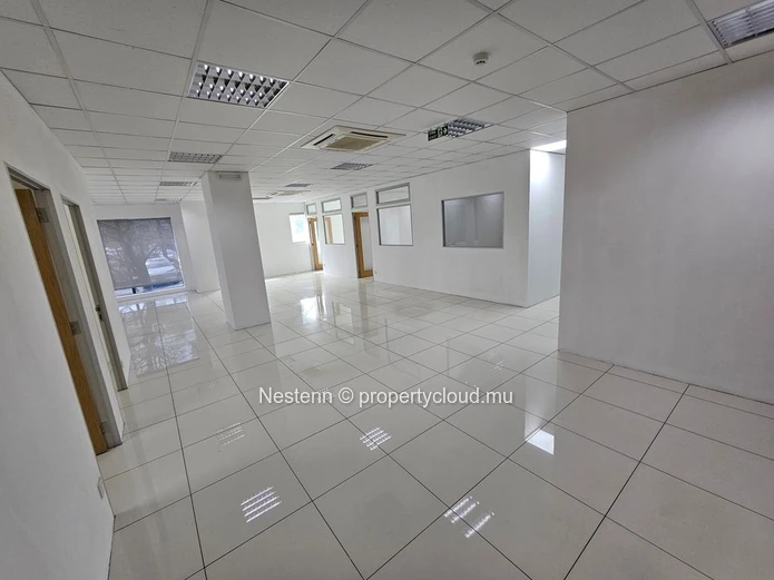 Bureau de 270 m² 