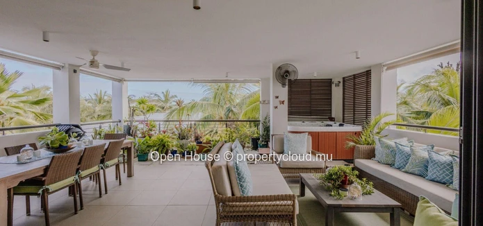 Pereybère # accès privé et vue mer # Penthouse de 359 m2  avec piscine privée et 3 chambres en suite # prix 1.700.000$