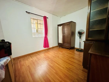 6 Bedroom House