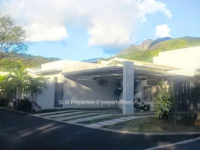 Pailles - Villa de 3 chambres et 3 salles de bain avec piscine dans un complexe sécurisé