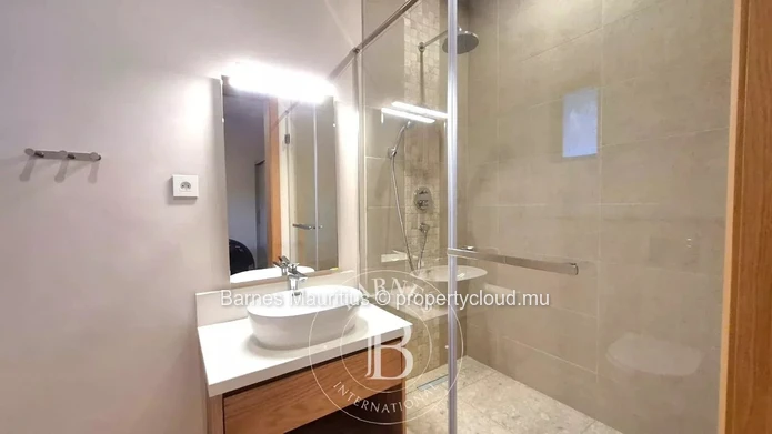 BELLE VUE - luxury Garden Apartment - 4 bedrooms ensuite