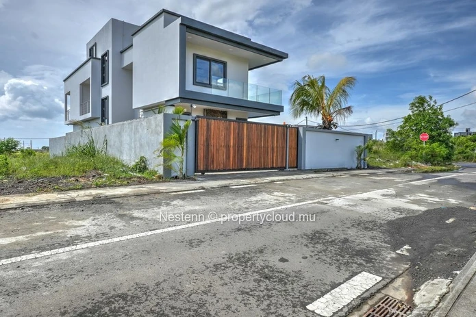 Villa haut de gamme de 4 chambres avec 324 m² sur un terrain de 409 m² 