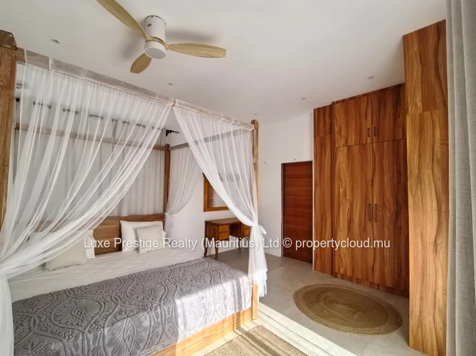 Villa neuve 3 chambres en suite à louer à Calodyne | À 350m de la mer | Rs 105,000 négociable