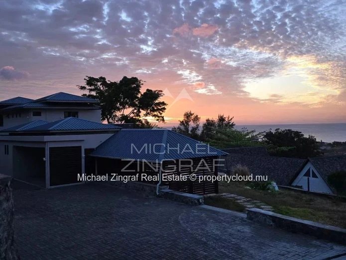 Spacious Family Home with Sea & Mountain Views – Tamarin