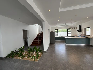 5 Bedroom Villa