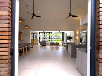 4 Bedroom Villa