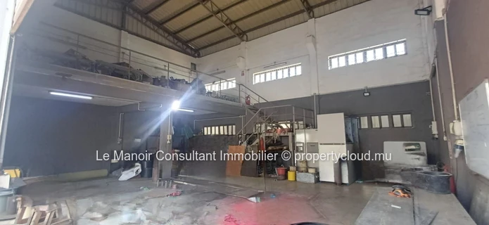 Batiment Industriel avec Bureaux