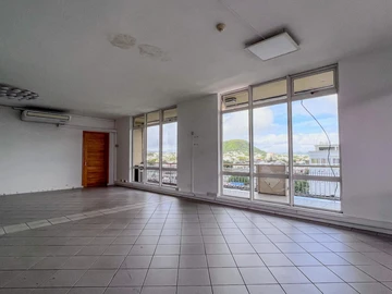 Ideal Office Space in the Heart of a Vibrant District 