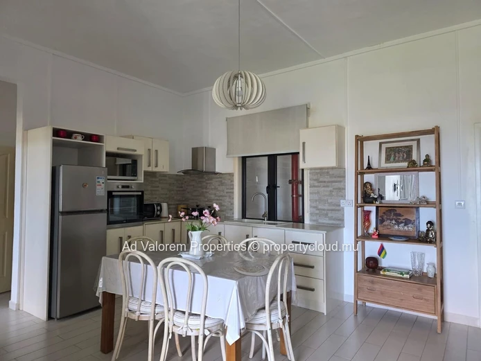 À VENDRE : Superbe appartement de 2 chambres à Kensington Heights, Quatre Bornes! (Mandat exclusif)