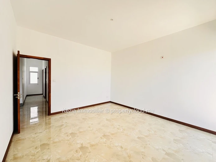 Spacious New Villa In Pereybere