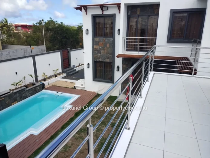 Stunning New Family Villa Double Garage  With Pool For Rent