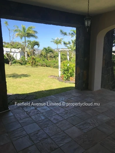 Spacious 4-bedroom furnished family house in the heart of Floreal