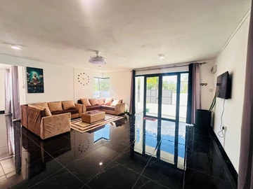 5 Bedroom Villa
