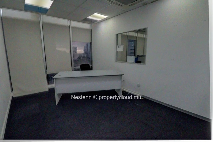 Office space of 1,086 m² in a sought after business centre. 