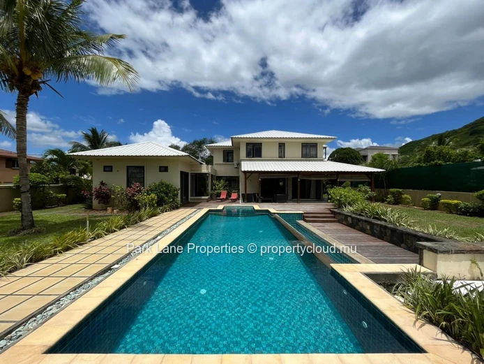 Well maintained luxurious home with fantastic pool