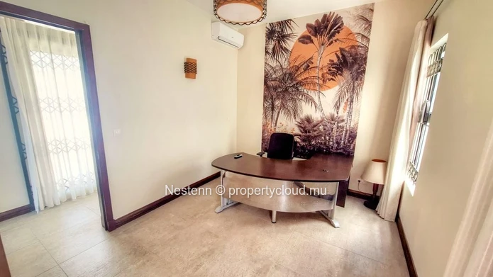 Elegant 4 bedroom seafront villa
