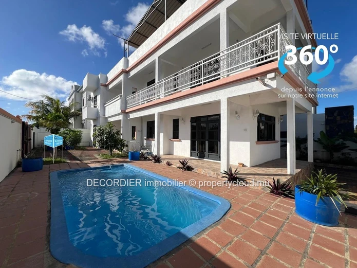 Investment opportunity: Large house in Mont Choisy