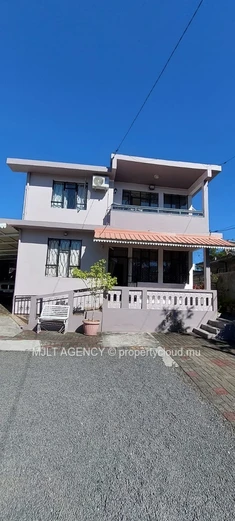 House / Villa - 7 Bedrooms - 325 m² Beau Bassin, Center
