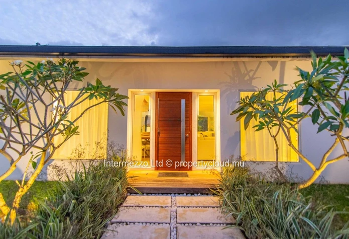 Domaine Clos du Littoral, Grand Baie  273m² habitables sur 754m² de terrain, 3 chambres, proche commodités, prix€.