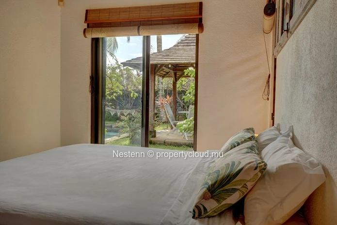 Bright 3-bed Balinese villa at Pointe d'Esny