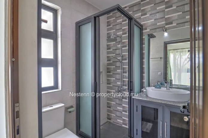Maison de plain-pied 3 chambres avec jardin, au calme 