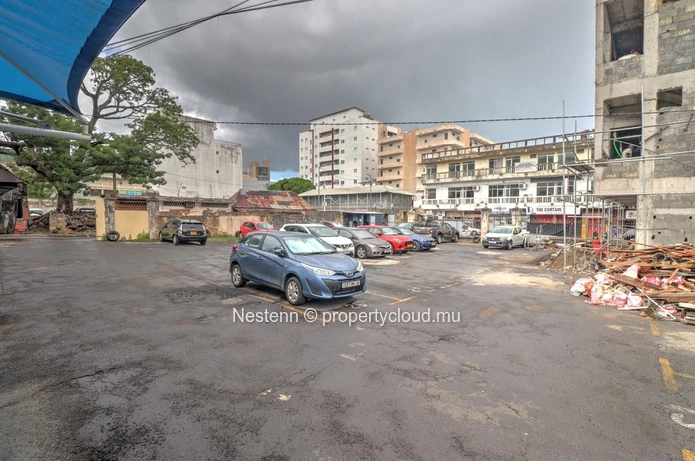 Commercial space of 158 m² on the ground floor