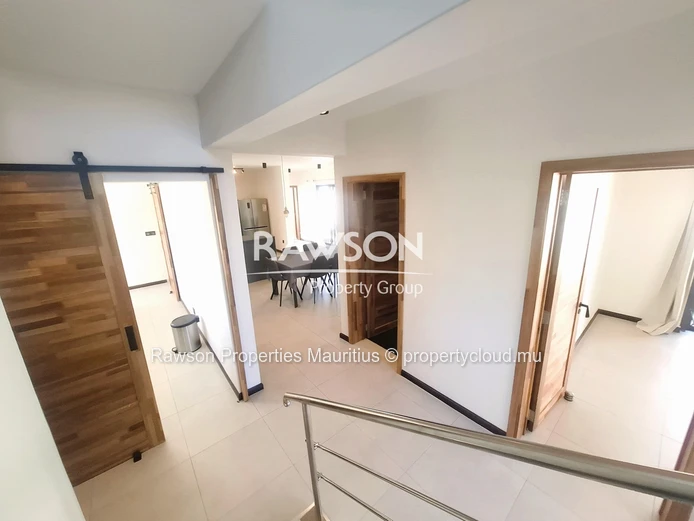 A Vendre : Villa Moderne De 4 Chambres -  Trou Aux Biches 