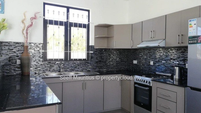 Modern 4-Bedroom Villa with Coin de Mire Views – Pereybere