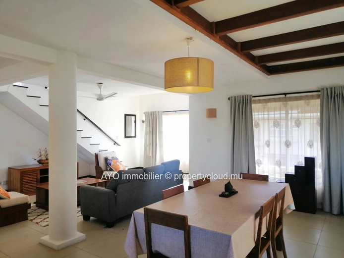 Spacious penthouse in a secure residence in Pereybere