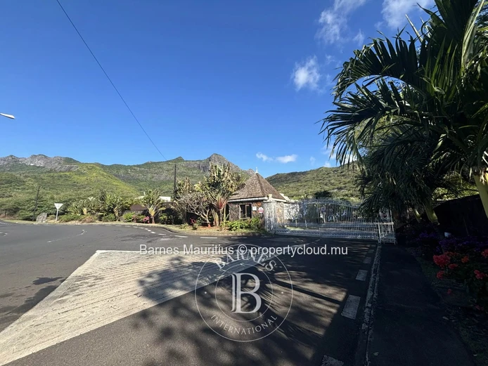 PAILLES - Terrains Résidentiels - 3 762 m²