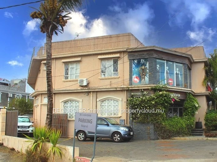 Exceptional commercial building location
