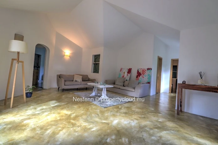 Élégante maison de 3 chambres à louer à Moka – Cadre paisible au bord de la rivière