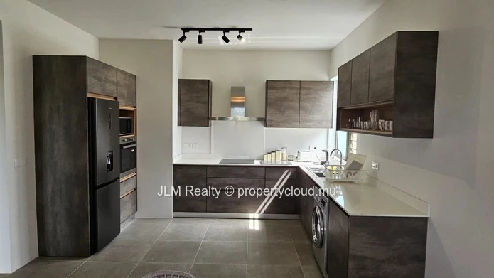 Contemporary apartment with access to a shared pool for sale in Cascavelle, Mauritius, close to all amenities