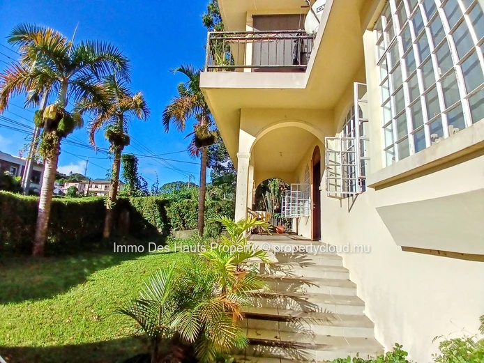 Furnished House of 10 Bedrooms for sale Lees street Curepipe 