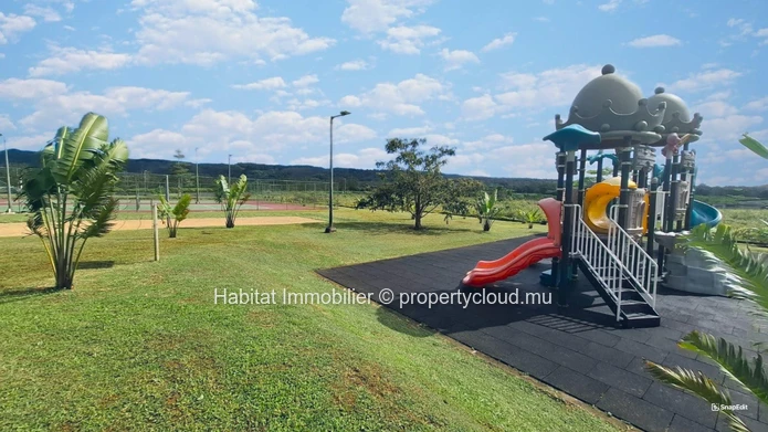 Magnifique terrain de 439 toises situé dans le lotissement privé 