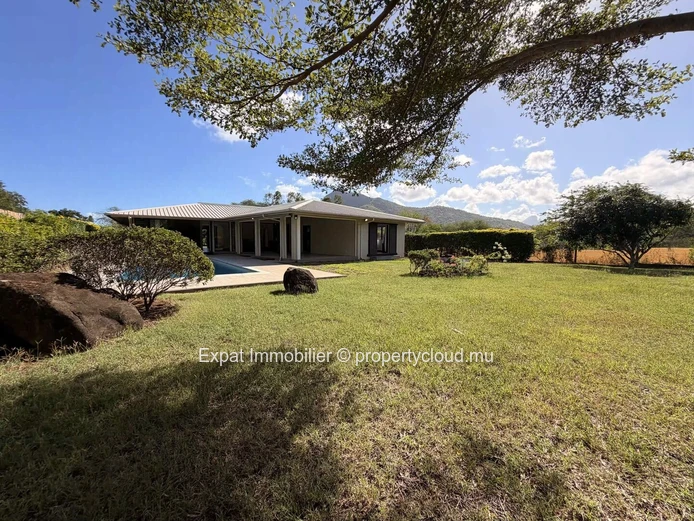 Prestigious 4-Bedroom Villa for Sale – Les Salines Pilot, Black River