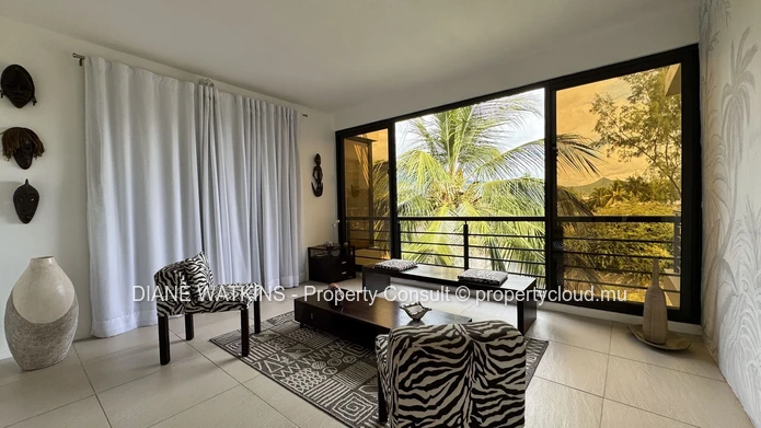 4-bedroom penthouse for sale in La Preneuse, walking distance to the beach with panoramic terrace and mountain views