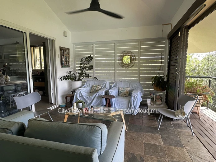 Maison d'architecte 4 chambres avec piscine à vendre à Calodyne