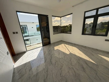 5 Bedroom Villa