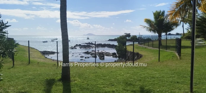 Beachfront house for sale in a secure residence in Calodyne