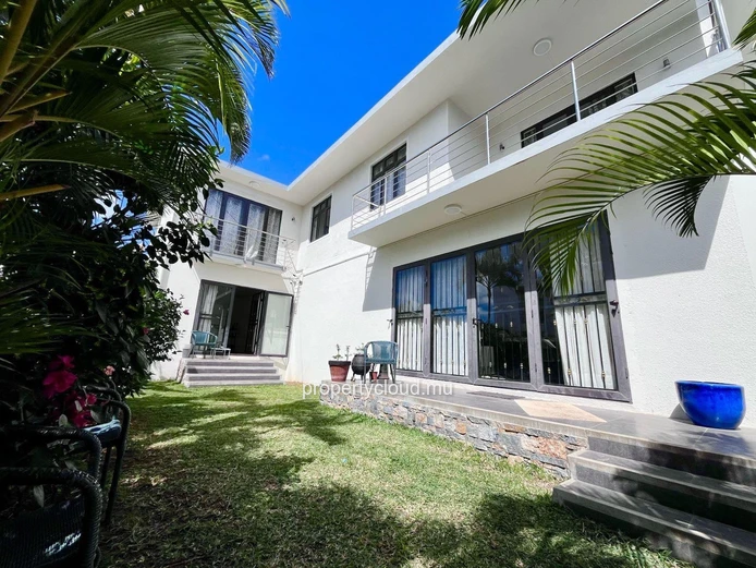 Villa contemporaine construite en 2023 à Grand Baie . Idéale pour une vie de famille ou un investissement locatif