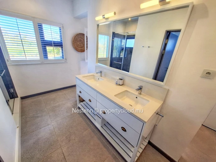 Fabuleux appartement de 4 chambres en résidence sécurisée