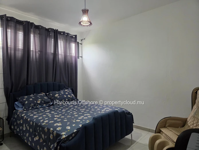 3-bedroom apartment for sale in Mon Choisy, ideal location near beach and amenities