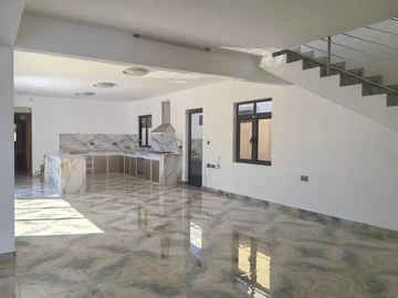 5 Bedroom Villa