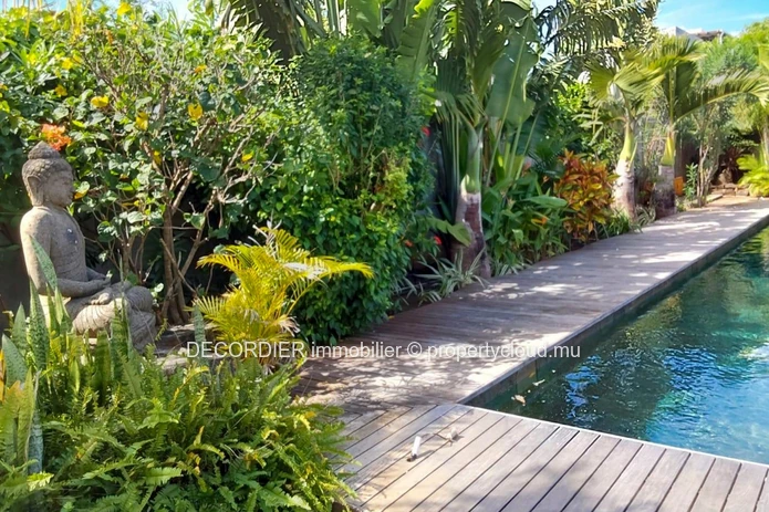Modern villa in a peaceful environment