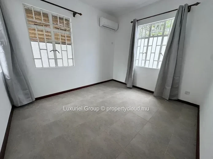 Family Villa With Pool For Rent – Péreybère