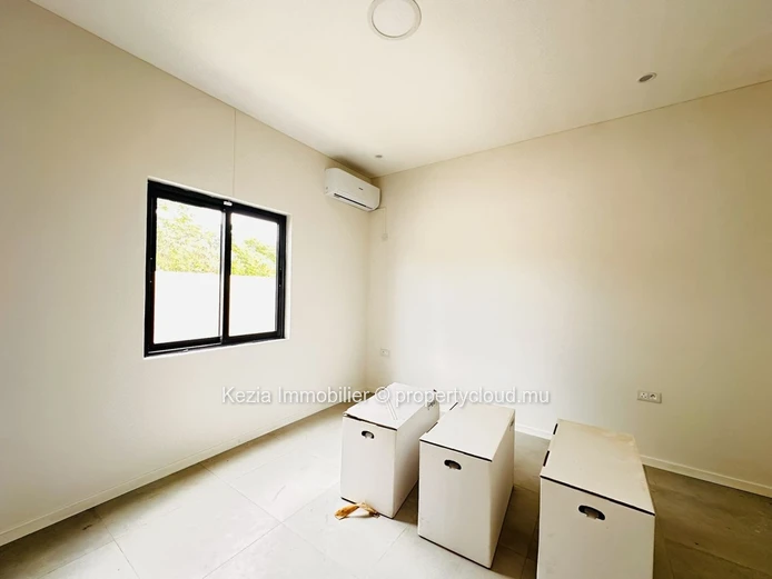 Bungalow With Swimming Pool