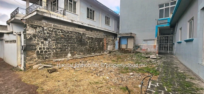 Terrain résidentiel de 19.5 toises (74 m²), idéalement situé à Port-Louis