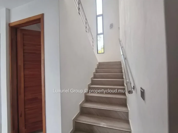 Villa De Charme Avec Terrasses, Jardin Paysager Et Piscine