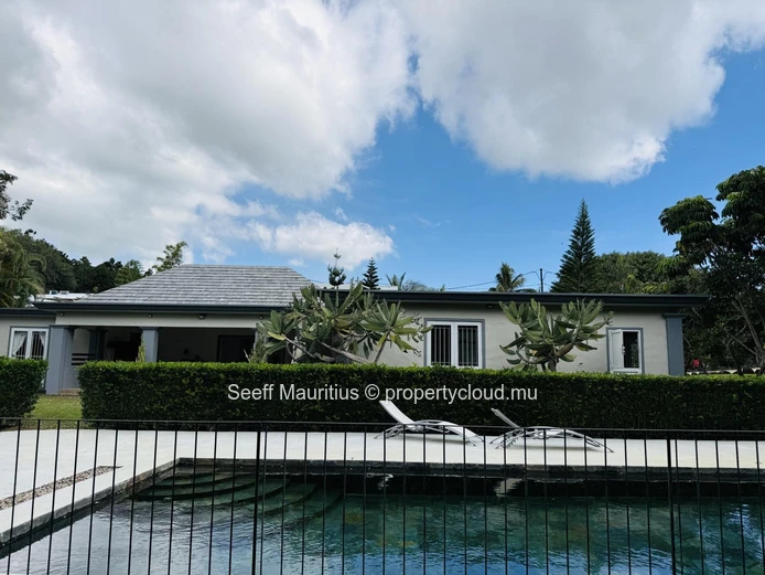 Exceptional 4-Bedroom Ensuite House on an Expansive Estate
